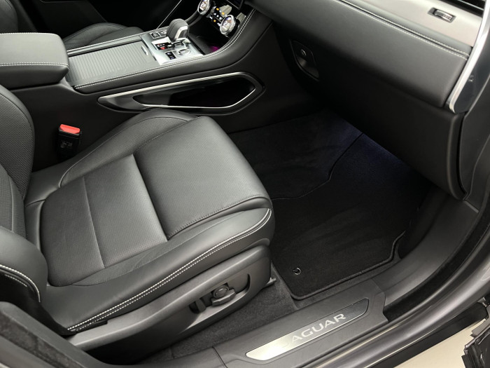 Jaguar F-Pace D300 R-DYNAMIC SE AWD AUT 3.0 d Dynamic SE