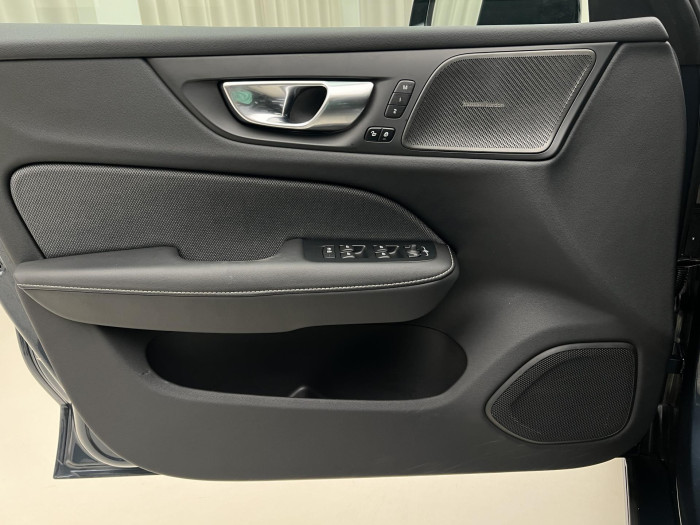 Volvo V60 B4 ULTRA DARK AUT 1.maj.