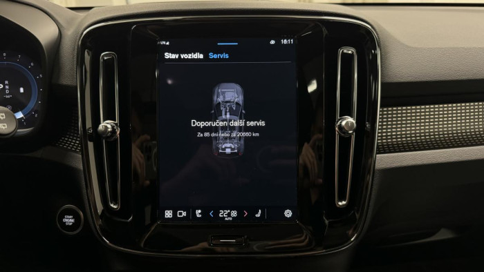 Volvo XC40 B3 ULTIMATE DARK REZERVACE
