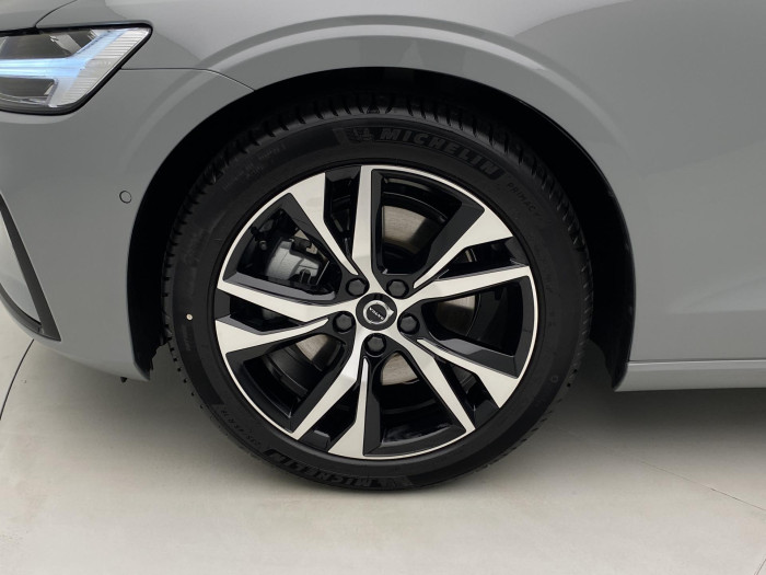 Volvo V60 B4 AUT DARK PLUS