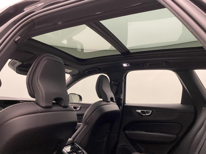 Volvo XC60 B5 AWD R-DESIGN AUT