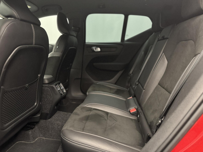 Volvo XC40 T3 R-DESIGN AUT REZERVACE