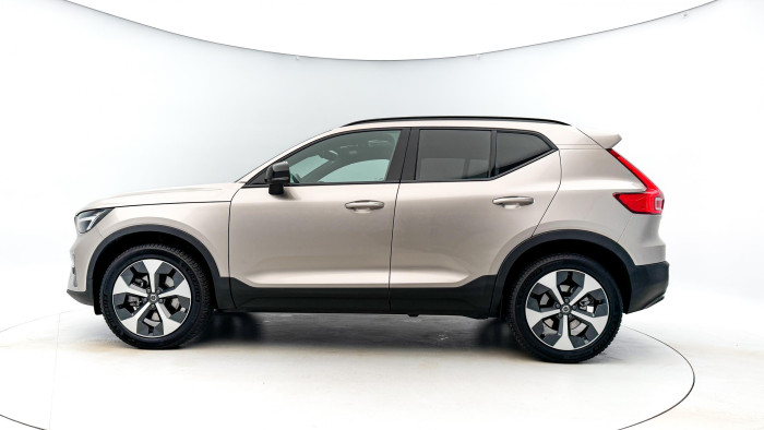 Volvo XC40 B4 ULTIMATE DARK REZERVACE