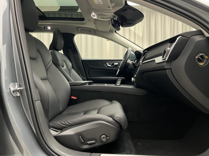 Volvo V60 CC B4 PRO AUT 1.maj. REZERVACE 2.0 CC CC