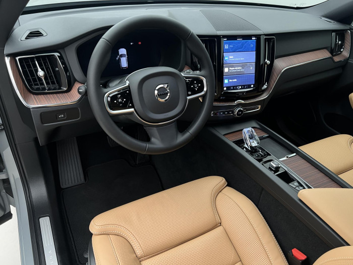Volvo XC60 B4 AWD PLUS DARK AUT CZ
