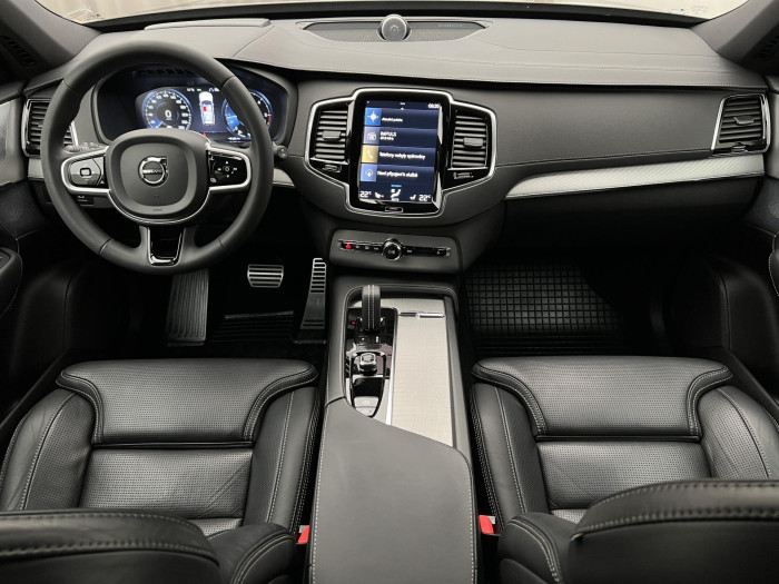 Volvo XC90 B5 AWD R-DESIGN 7MÍSTNÁ AUT