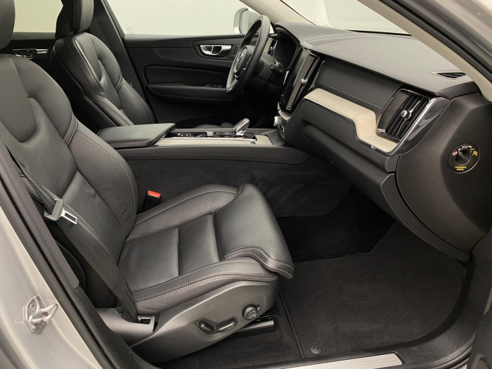 Volvo XC60 B4 AWD INSCRIPTION AUT CZ