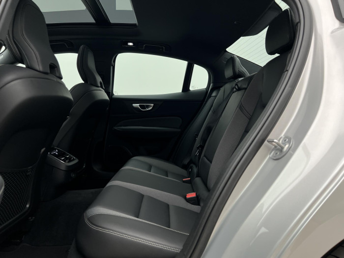 Volvo S60 B5 AWD ULTIMATE DARK REZERVACE