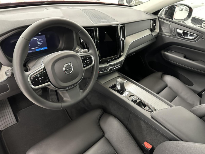 Volvo XC60 B4 AWD PLUS DARK REZERVACE 2.0 Plus