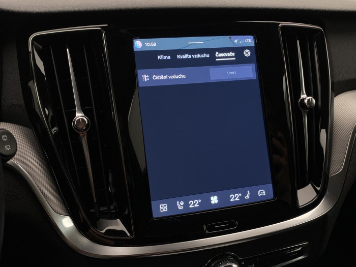 Volvo V60 B4 DARK PLUS AUT CZ