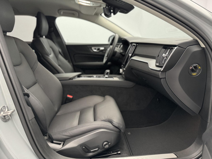 Volvo V60 B4 PLUS DARK AUT 1.maj.