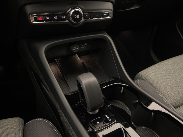 Volvo XC40 B3 DARK PLUS REZERVACE