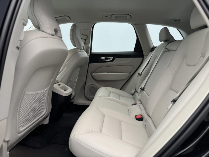 Volvo XC60 B5 AWD PLUS DARK AUT CZ 1.maj.