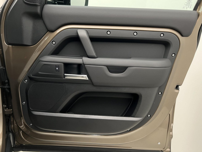 Land Rover Defender 110 D200 S AWD Aut 3.0 d