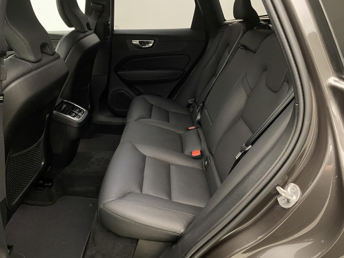 Volvo XC60 B4 AWD DARK PLUS AUT 1.maj