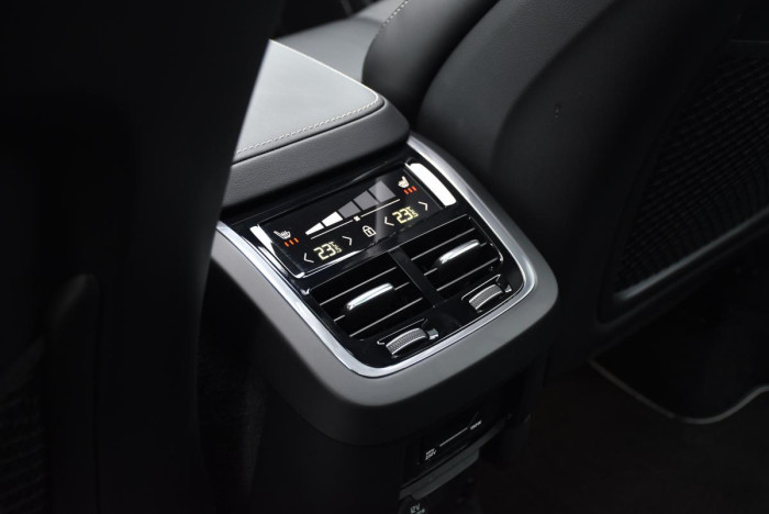 Volvo XC60 D3 R-Design 1.maj. REZERVACE 2.0 d