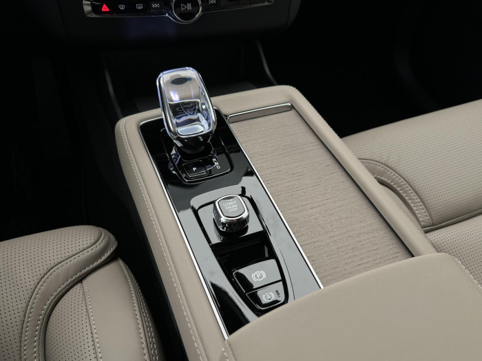 Volvo XC90 T8 AWD RECHARGE DARK PLUS AUT