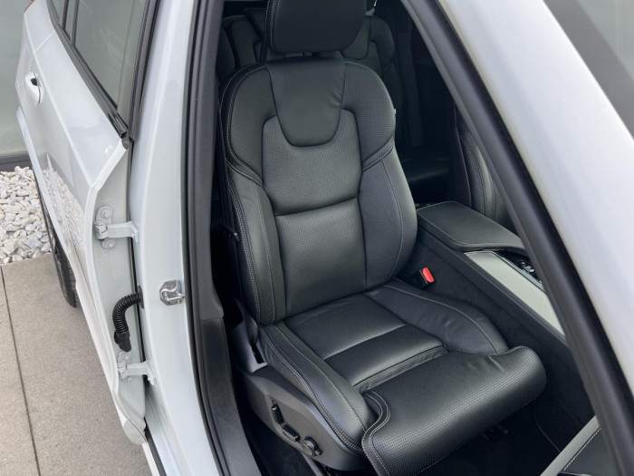 Volvo XC90 T8 AWD R-DESIGN 7 MÍSTNÁ Aut
