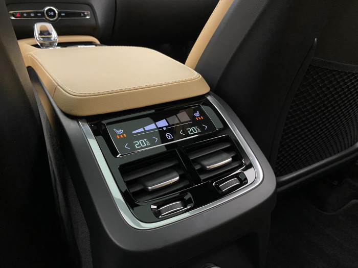 Volvo XC90 T8 AWD ULTIMATE DARK RECHARGE