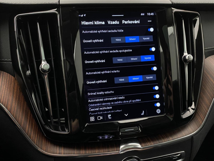 Volvo XC60 B5 AWD ULTIMATE AUT REZERVACE