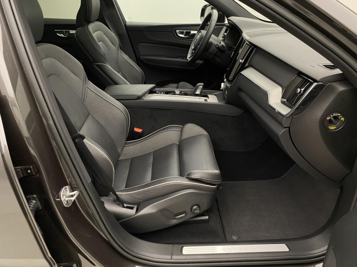 Volvo XC60 B5 AWD R-DESIGN AUT 1.maj