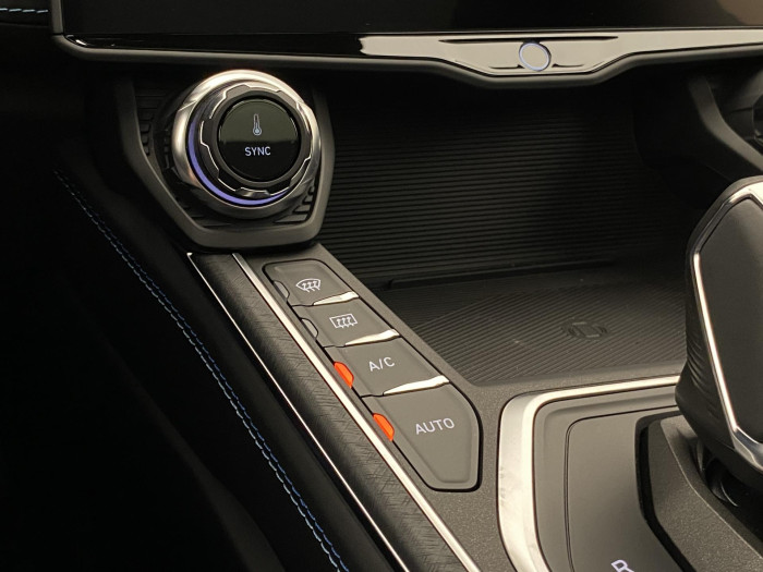 Lynk & Co 01 PHEV DCT AUT 1.maj REZERVACE