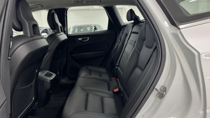 Volvo XC60 T5 AWD INSCRIPTION REZERVACE