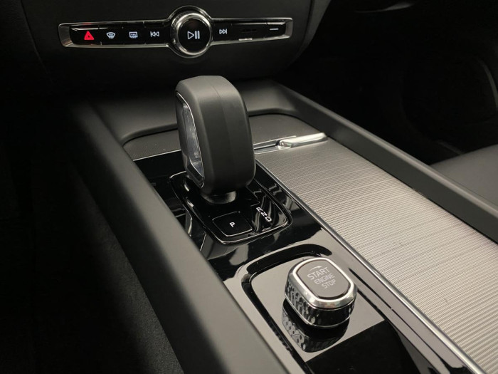 Volvo V60 B4 ULTIMATE DARK AUT REZERVACE