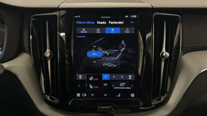 Volvo XC60 B4 AWD ULTIMATE REZERVACE