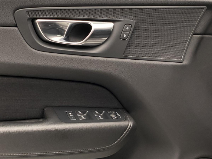 Volvo XC60 B4 MOMENTUM PRO AUT REZERVACE 2.0 Momentum