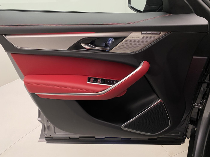 Jaguar F-Pace D300 S R-DYNAMIC AWD REZERVACE 3.0 d Dynamic