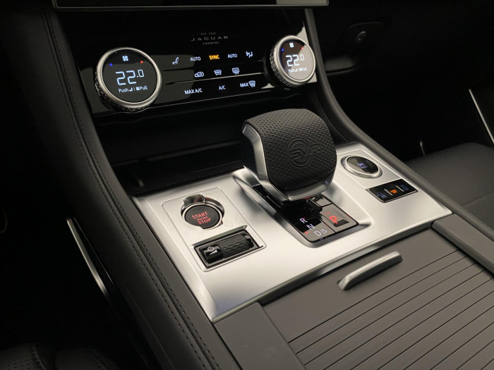 Jaguar F-Pace SVR 575 EDITION REZERVACE 5.0 Edition