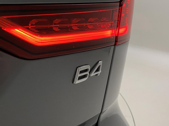 Volvo V60 B4 MOMENTUM AUT REZERVACE 2.0 Momentum