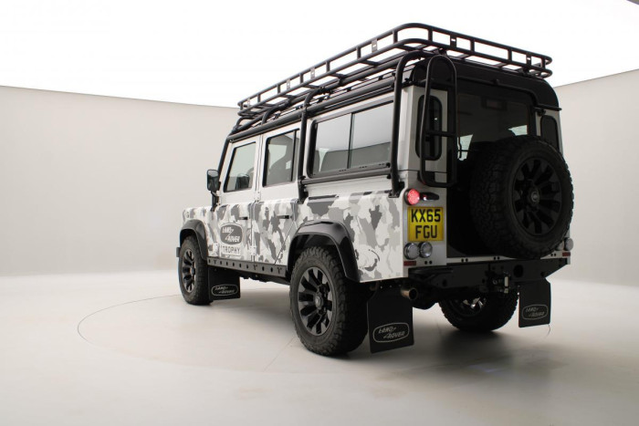 Land Rover Defender WORKS V8 TROPHY II 1 z 25 5.0 V8