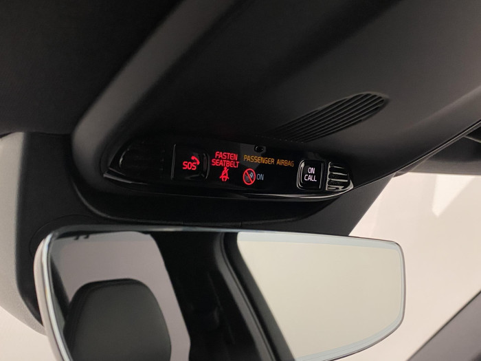 Volvo XC90 B6 AWD R-DESIGN REZERVACE