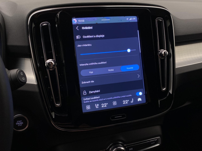 Volvo XC40 B3 DARK PLUS AUT CZ