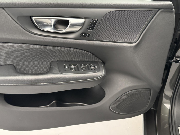 Volvo V60 B4 R-DESIGN AUT REZERVACE