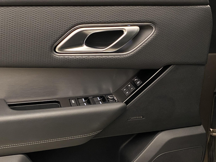 Land Rover Range Rover Velar D300 AWD S R-DYNAMIC REZERVACE 3.0 d Dynamic