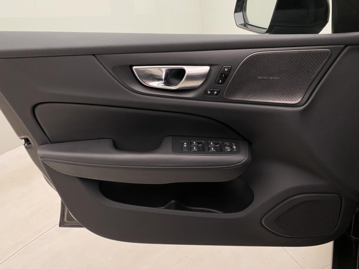 Volvo V60 B4 DARK PLUS AUT 1.maj