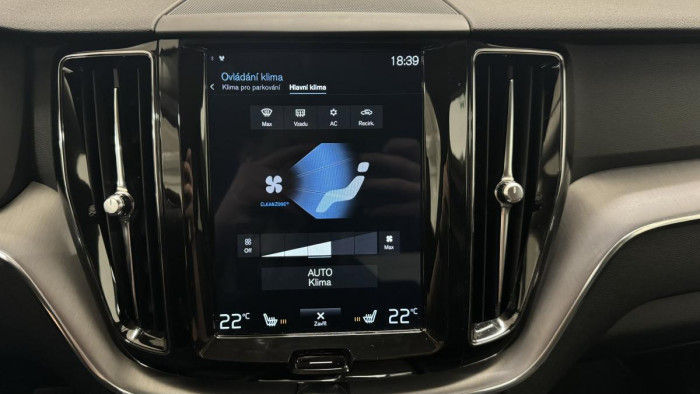 Volvo XC60 B4 AWD MOMENTUM REZERVACE 2.0 Momentum