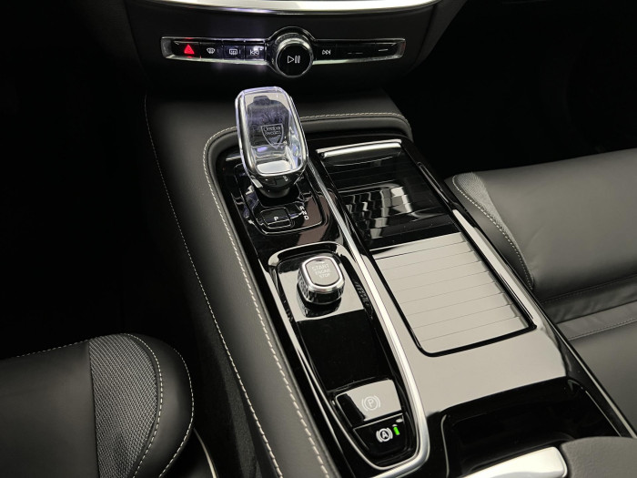 Volvo V60 T6 AWD RECHARGE ULTRA DARK AUT