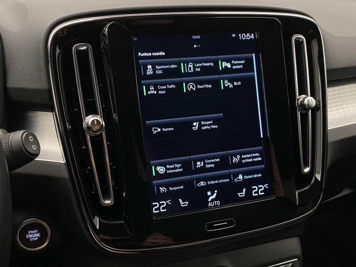 Volvo XC40 B4 AWD MOMENTUM REZERVACE 2.0 Momentum