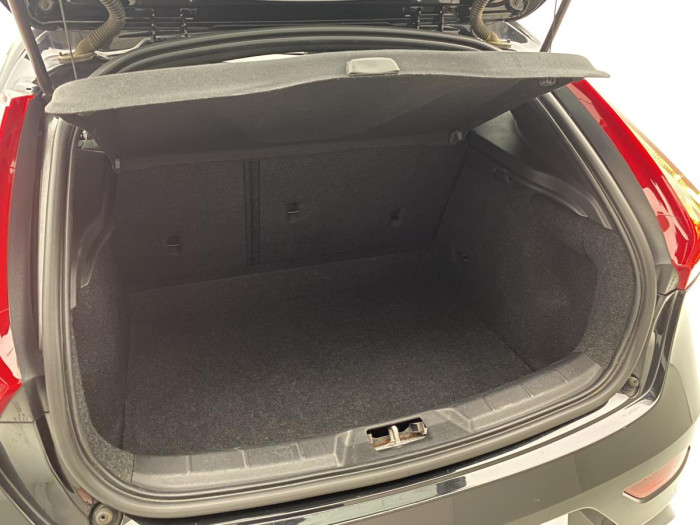 Volvo V40 T3 R-DESIGN AUT 1.maj.