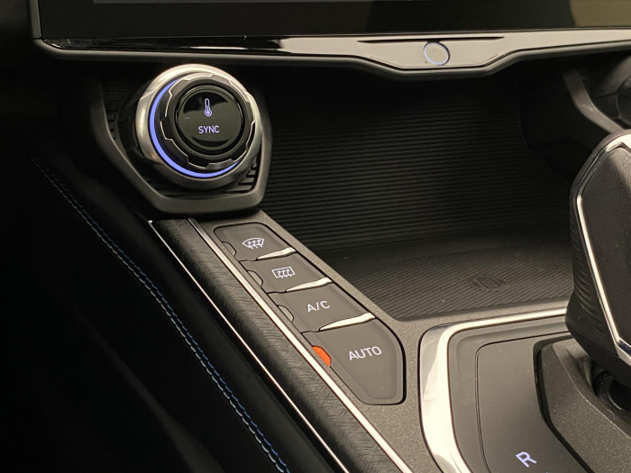 Lynk & Co 01 HEV DCT AUT 1.maj