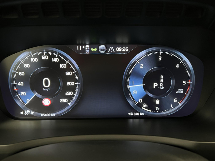 Volvo XC90 B5 AWD R-DESIGN 7MÍSTNÁ AUT