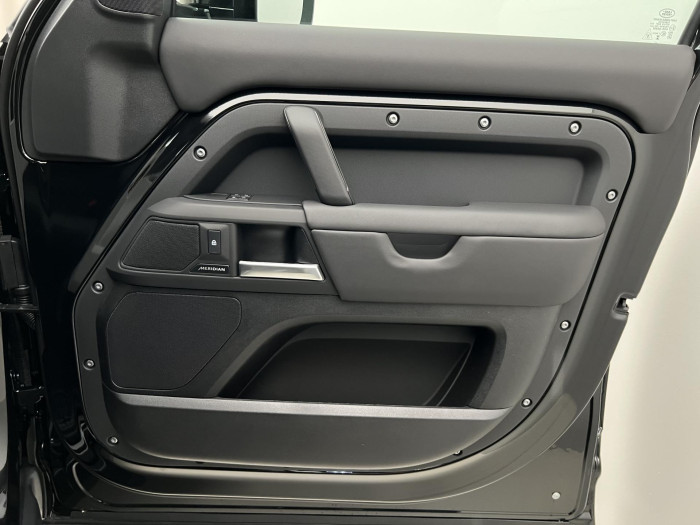 Land Rover Defender 110 D250 X-DYNAMIC SE AWD Aut 3.0 d Dynamic SE