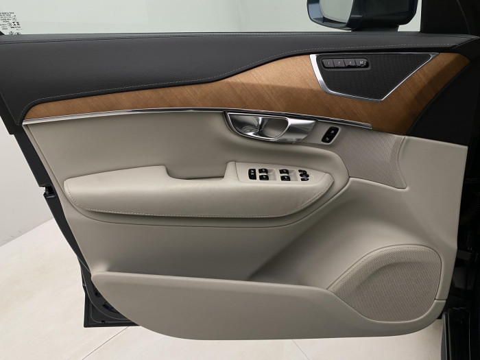 Volvo XC90 B6 AWD INSCRIPTION REZERVACE