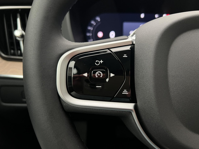 Volvo XC60 B5 AWD DARK ULTRA AUT