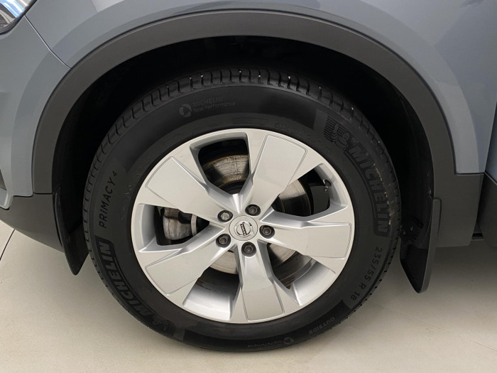 Volvo XC40 B4 AWD MOMENTUM REZERVACE 2.0 Momentum