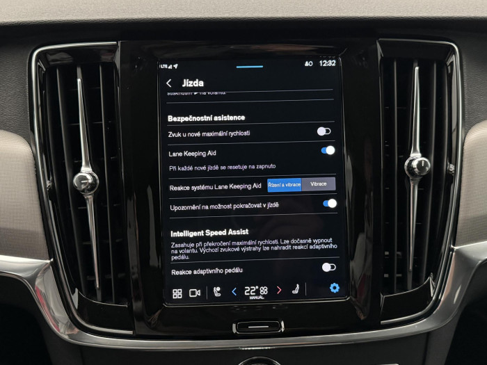 Volvo V90 T6 AWD RECHARGE DARK REZERVACE